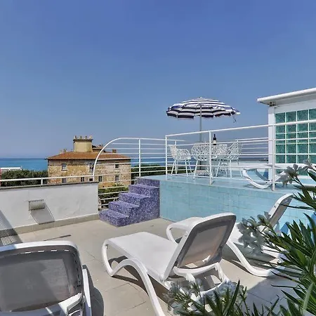 Nina Hotel Marina Di Bibbona