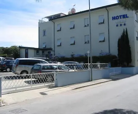 Nina Hotel 3*