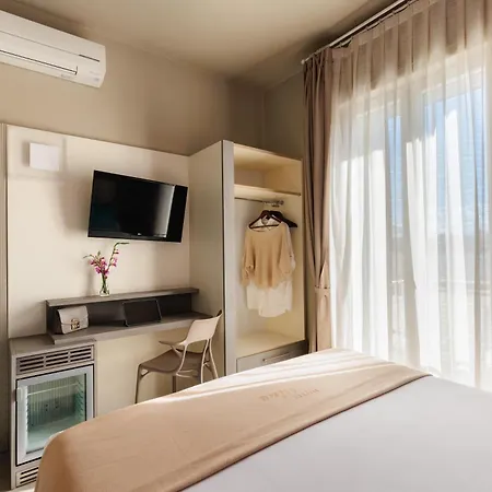 Hotel Nina 3*