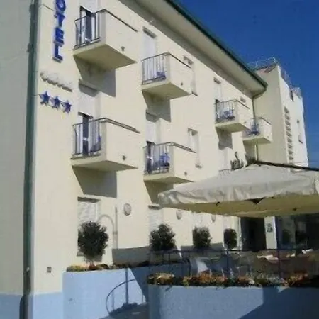 Nina Hotel Marina Di Bibbona