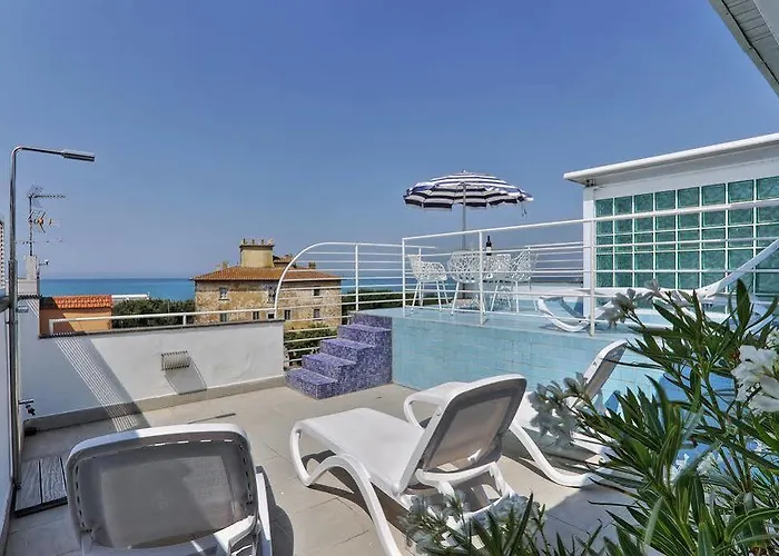 尼娜酒店 酒店 毕博纳的码头